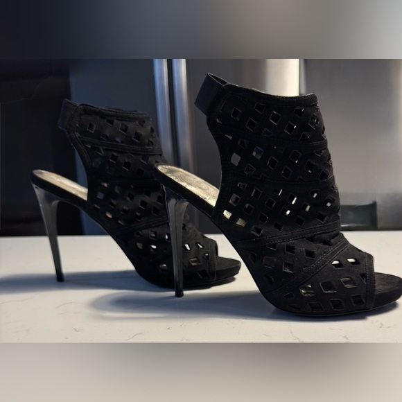 G by Guess Black Cutout Ankle Boots elastic Back Strap 4 inch Heels size 8M - Picture 4 of 10